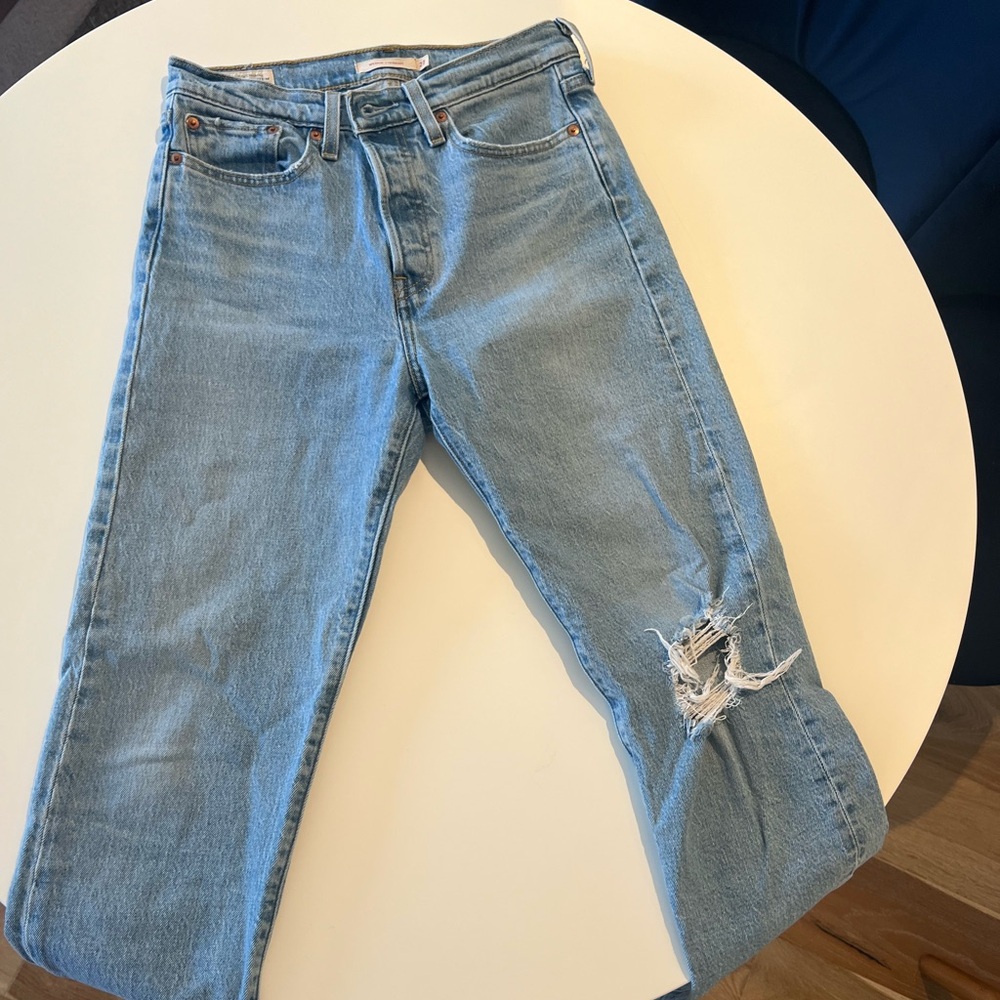 Levi’s Wedgie Straight - women’s 27